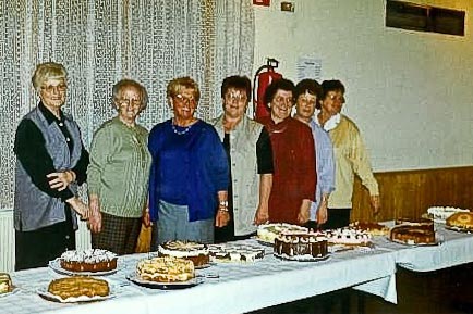 Helferinnen Kuchenbuffet